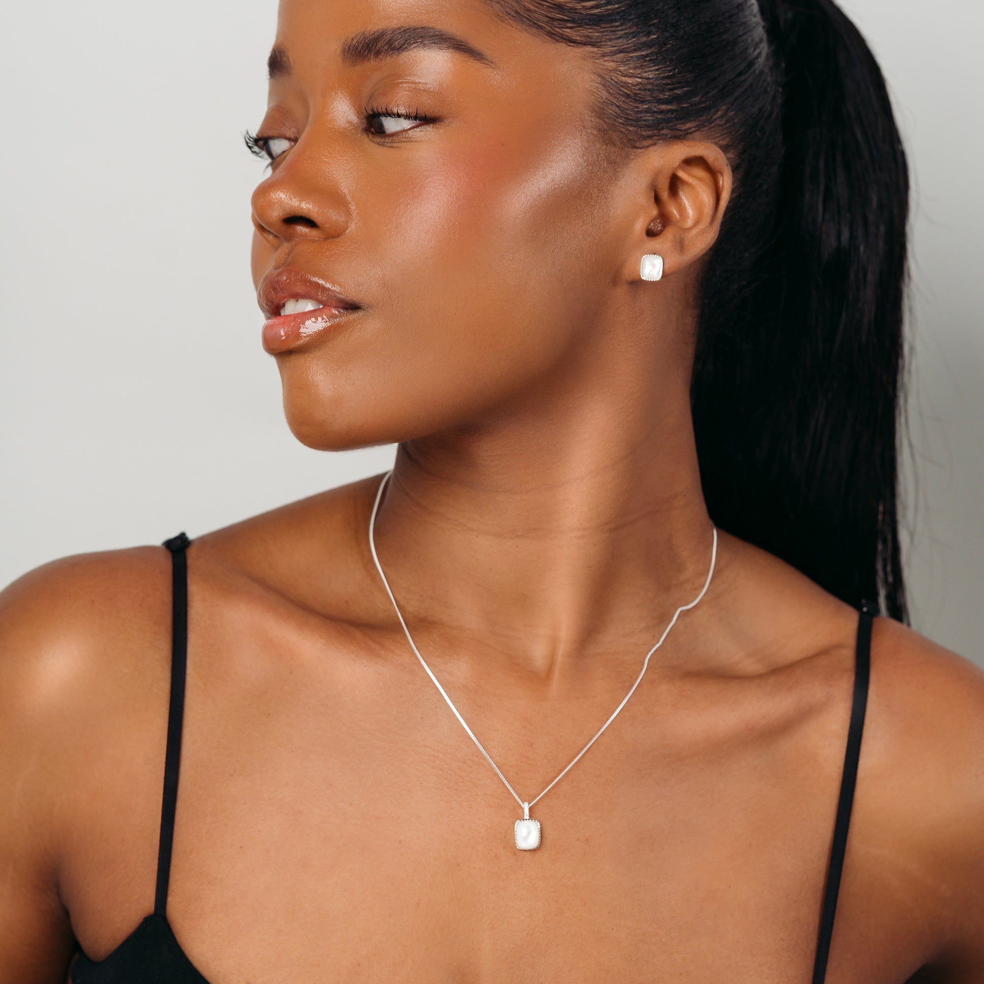 A Thousand Thanks - Iridescent Pearl Necklace